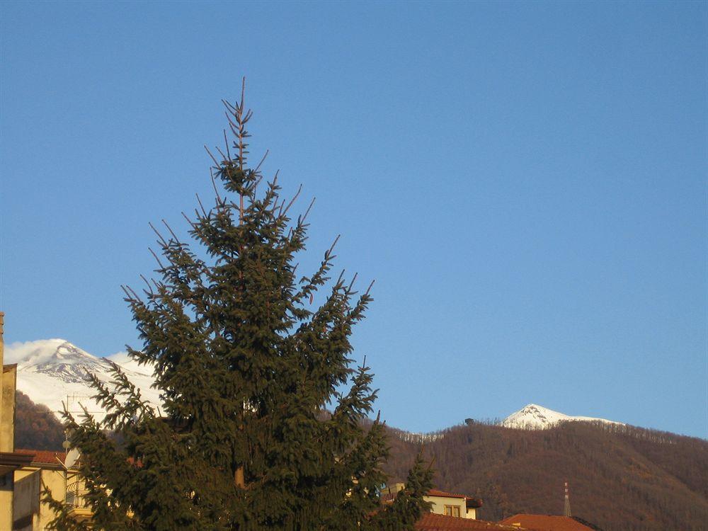 Villa Rosa Etna Apartments Zafferana Etnea Buitenkant foto