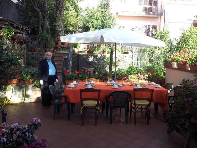 Villa Rosa Etna Apartments Zafferana Etnea Buitenkant foto