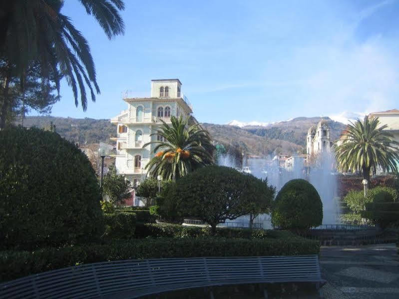 Villa Rosa Etna Apartments Zafferana Etnea Buitenkant foto
