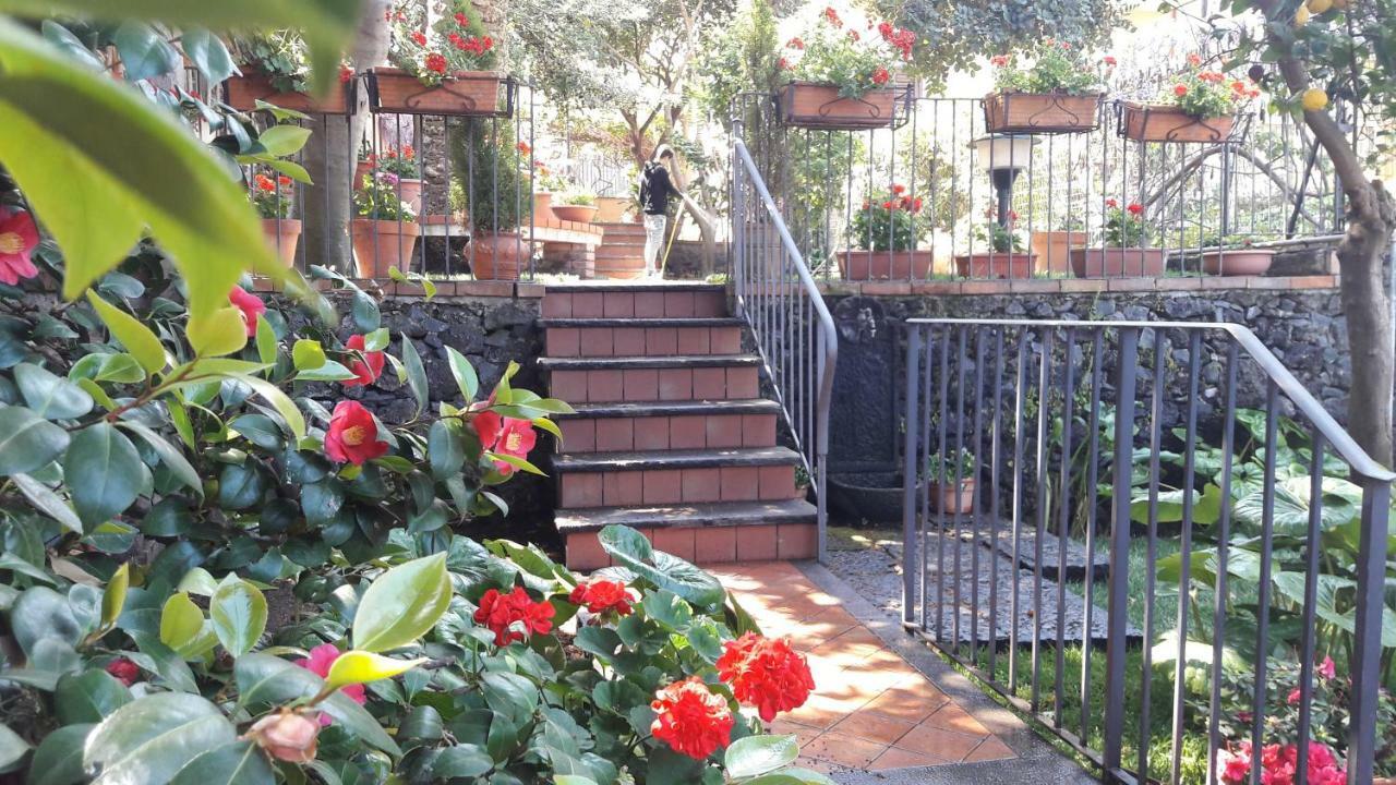 Villa Rosa Etna Apartments Zafferana Etnea Buitenkant foto